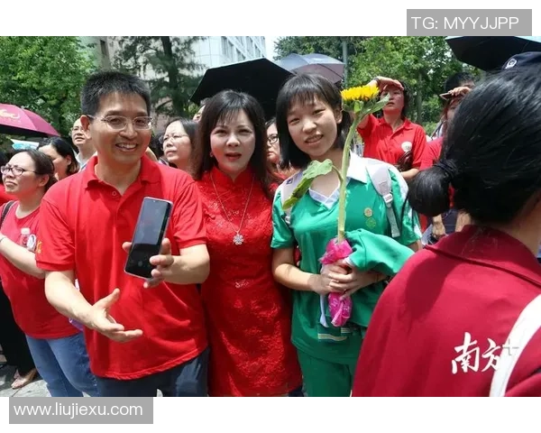 足球明星助力中考加油图片激励学子奋发向上勇攀高峰